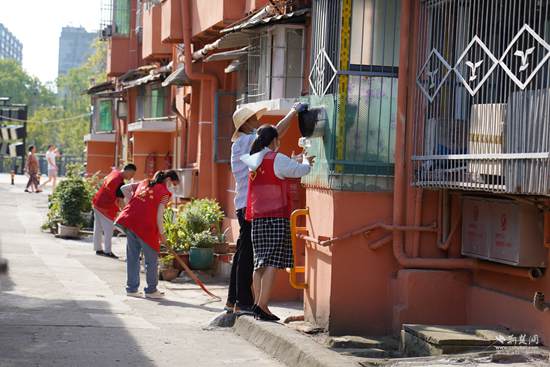 西山街道雷山社區(qū)人居環(huán)境整治.jpg