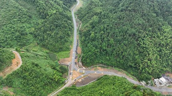 縱橫交錯的幕阜山旅游公路網(wǎng).jpg.jpg